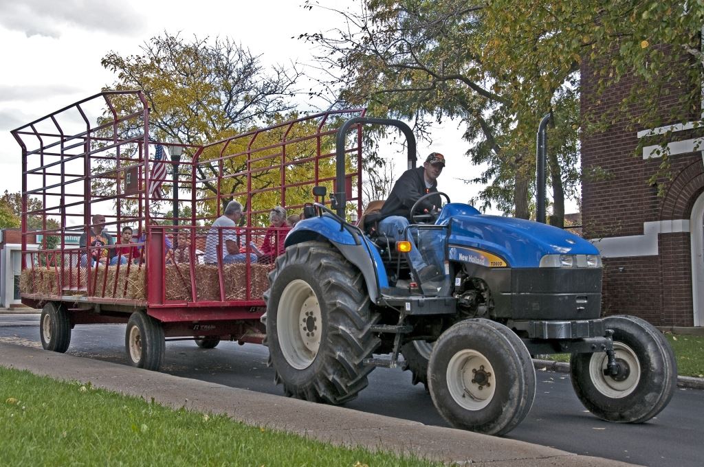 Tractor Pulls Hay Ride