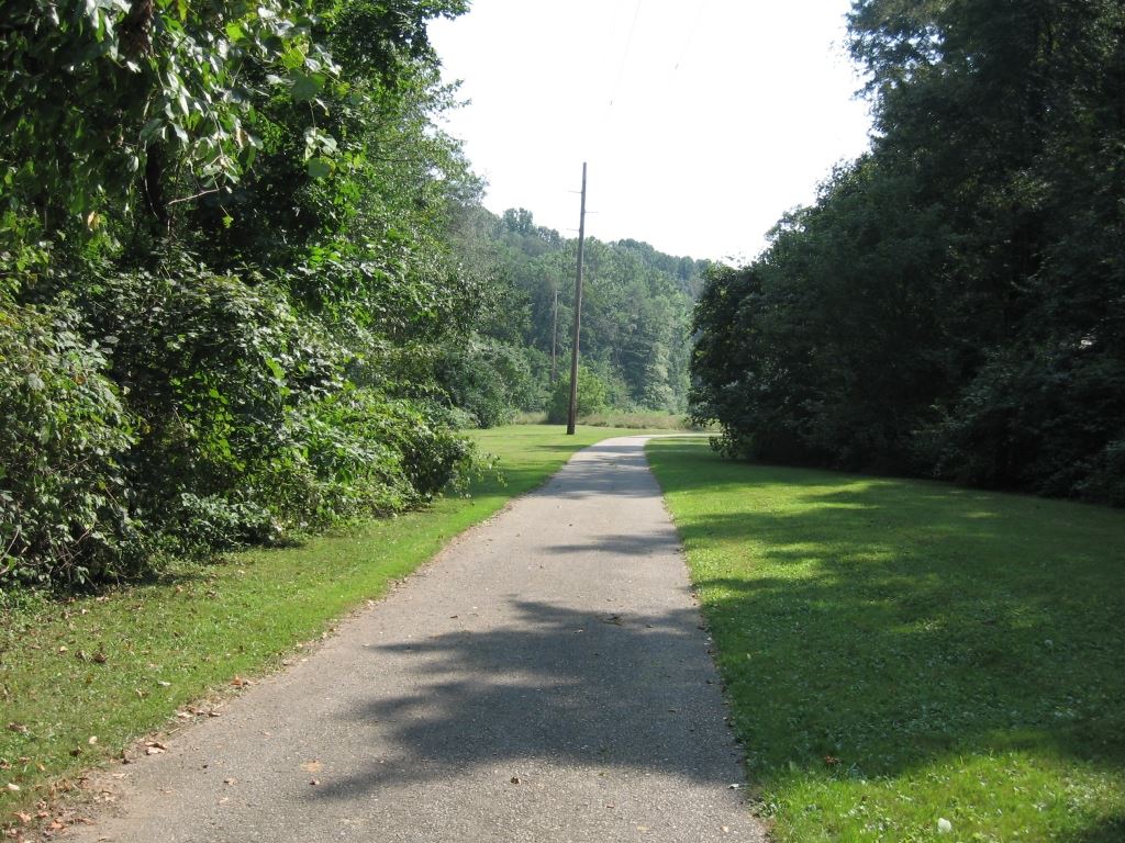 Holmesbrook Park Path